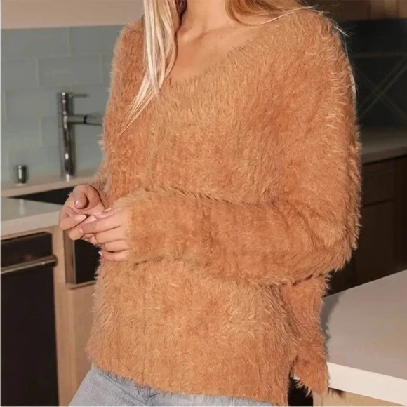 Lulus tan fuzzy sweater - Picture 3 of 10